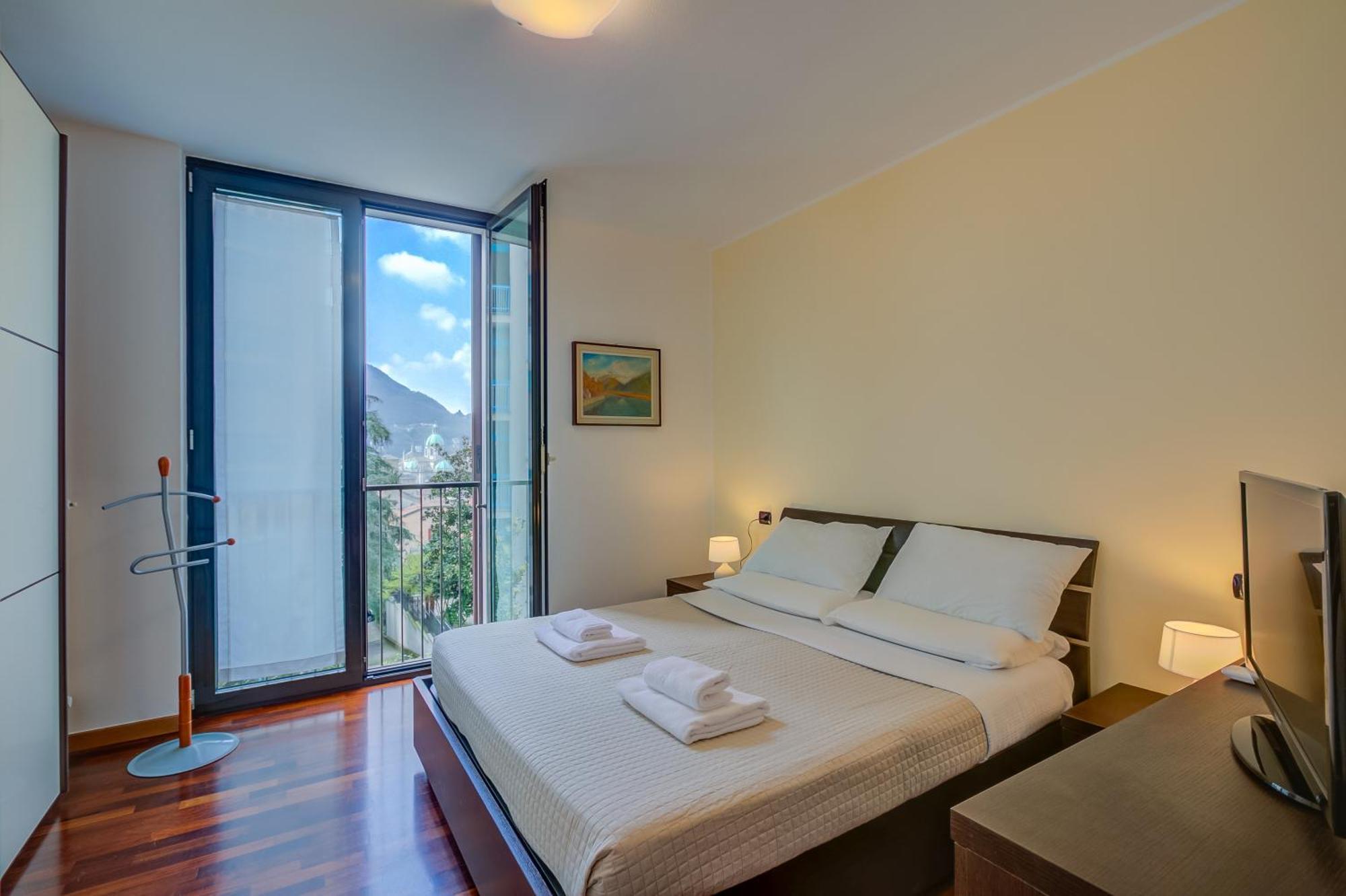 Emma'S Apartment - Cathedral View โกโม ภายนอก รูปภาพ